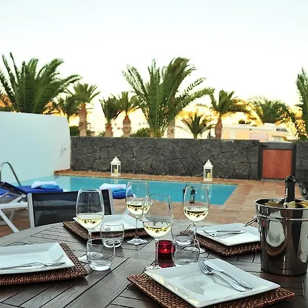 Villa Playa Blanca Sleeps 6 Pool Air Con Wifi *